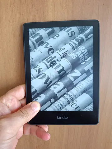 Amazon Kindle 11 GEN PAPER WHITE E-reader with Protective Sleeve Case