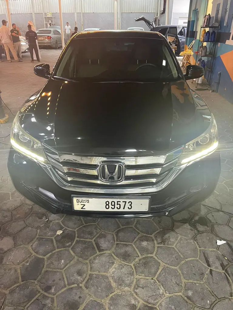 Honda Accord 2015 — photo 1 of 10