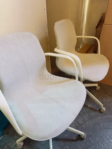 LÅNGFJÄLL series Pair of light grey fabric office chairs with armrests and casters