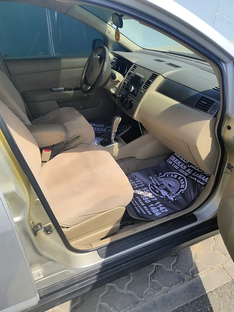 Nissan Tiida 2012 — photo 1 of 4