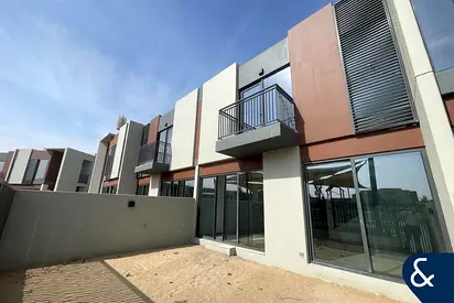 3 Bedrooms | Single Row | Spacious Layout