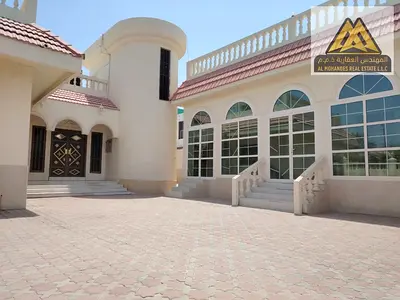 للإيجار السنوي فيلا فاخرة بالطلاع – الشارقة، 3 غرف وصالة ومجلس وغرفة طعام وملحق وغرفة خادمة وحوش واسع، 3 مداخل، تكييف سبليت، 100,000 درهم، للمواطنين ف