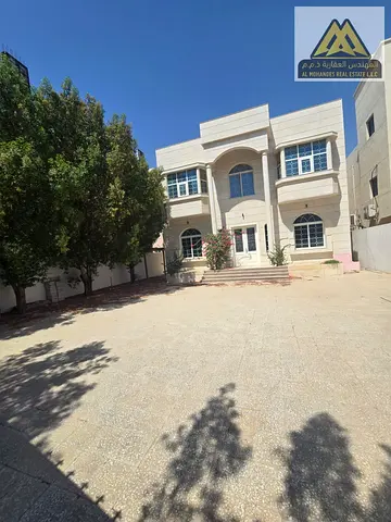 Excellent location | Excellent price | Vibrant area | Close to all amenities | Regular maintenance