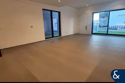 Vacant on transfer | Huge floor space | View