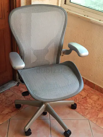 HERMAN MILLER AERON Classic Chair Size C Silver Color