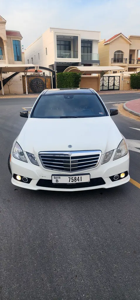 Mercedes-Benz E-Class 2010 — photo 1 of 7