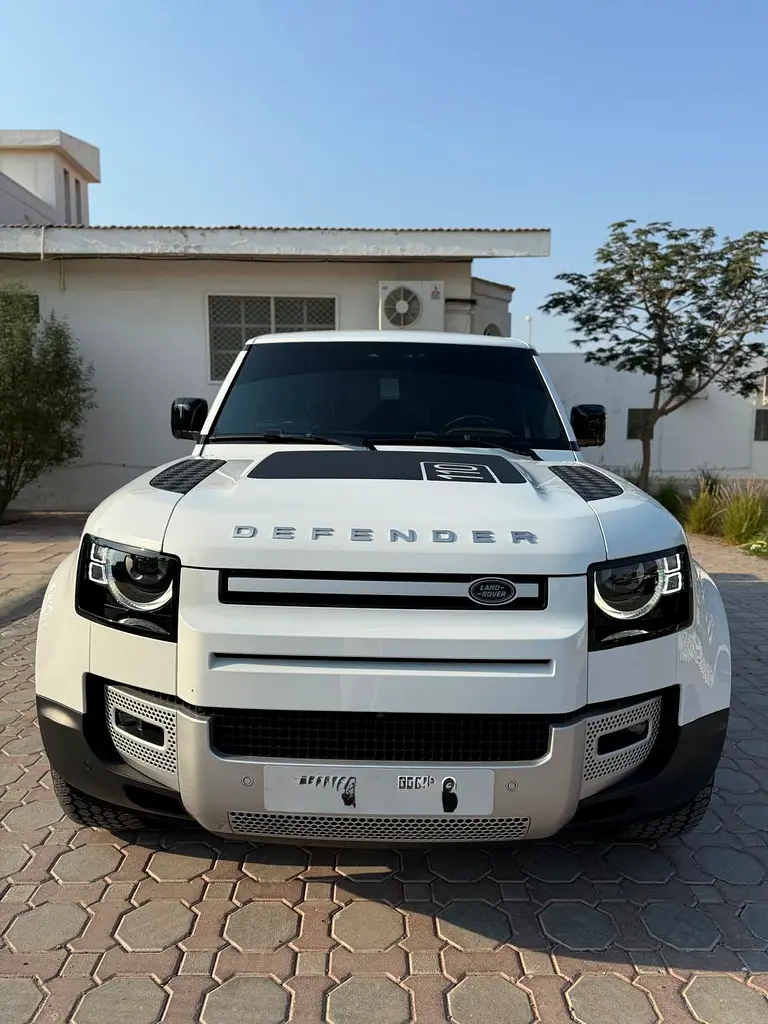Land Rover Defender 2023 — photo 1 of 12