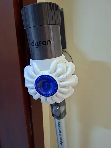 Dyson cordless stick vacuum (compact motor head) - used