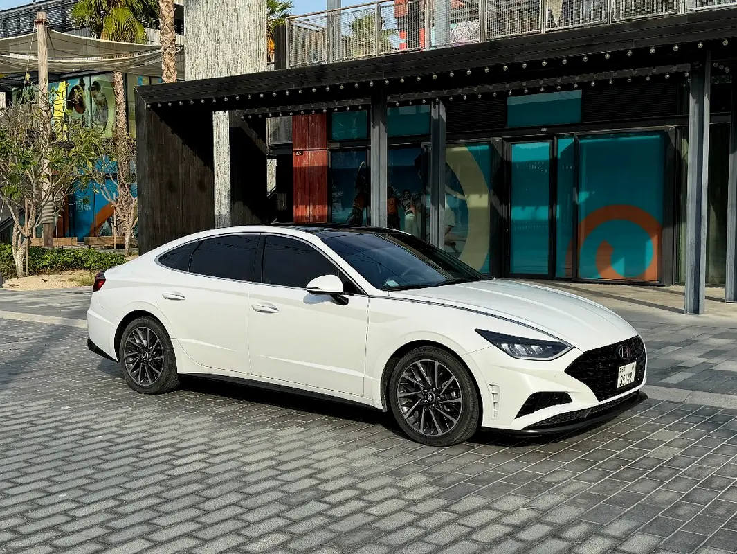 Hyundai Sonata 2020 — photo 1 of 8