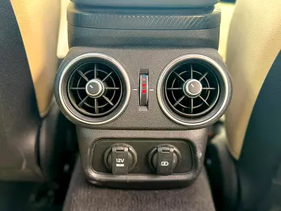 صورة 10 لـ 2023 KIA STINGER
