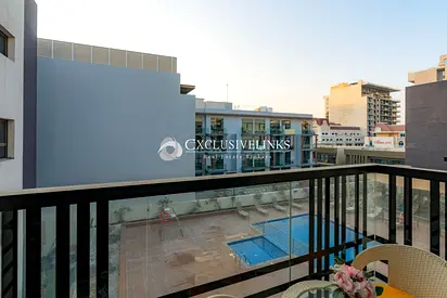 Cheques Flexible | Pool View | Vacant