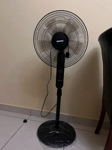 Table fan with remote