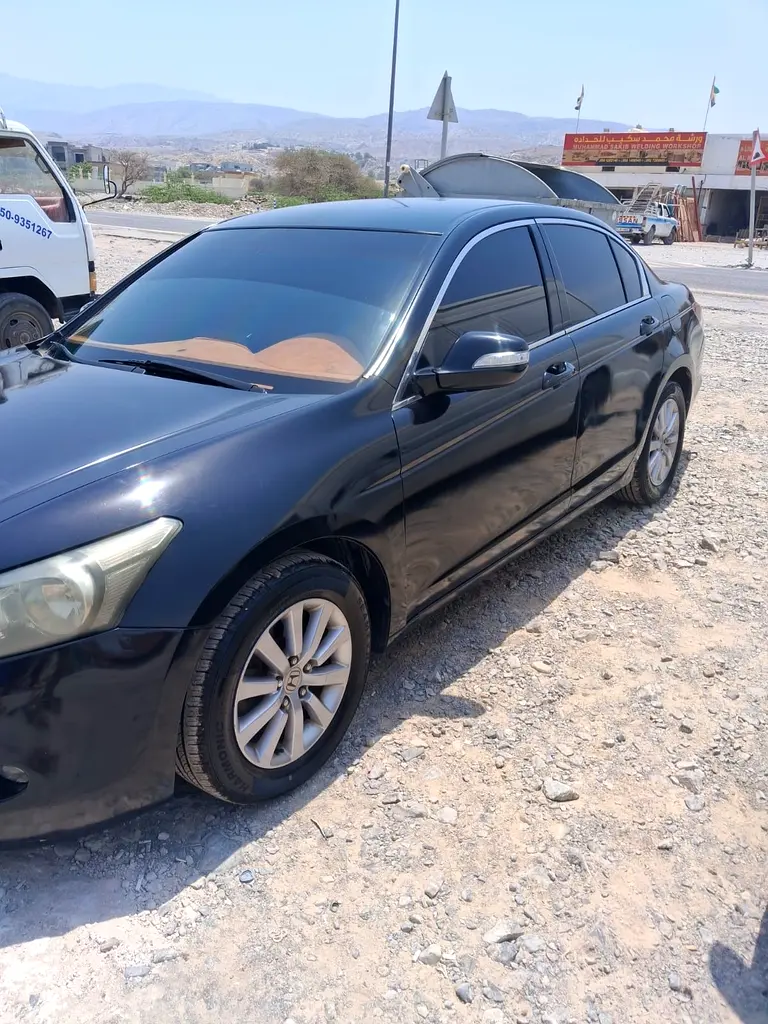Honda Accord 2009 — photo 1 of 14