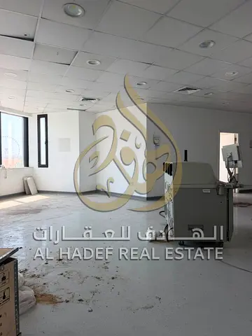 طابق فاخر بإطلالة مباشرة على البحر يناسب العيادات والمجمعات الطبيه والمعاهد التعليميه موقع استراتيجي مناسب للشركات والمؤسسات جاهز للاستلام الفوري 6 أش