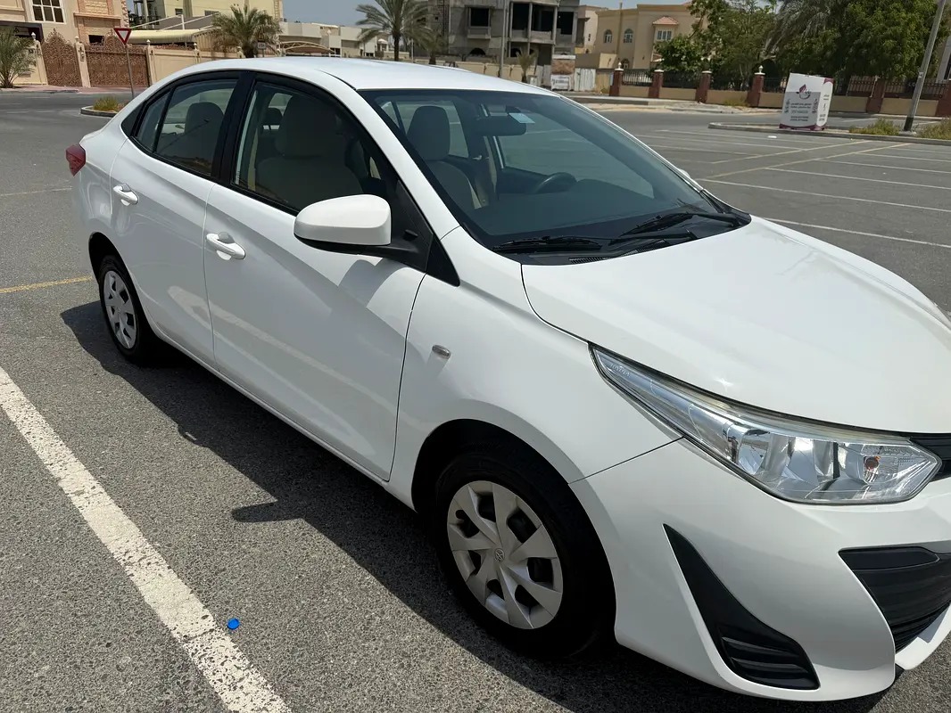 Toyota Yaris 2019 — photo 1 of 3