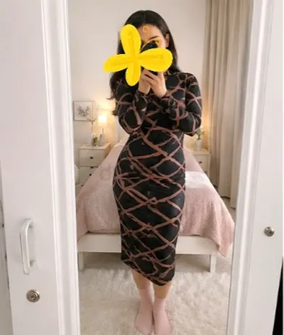Fitted long-sleeve midi bodycon dress with geometric chain print, size S
