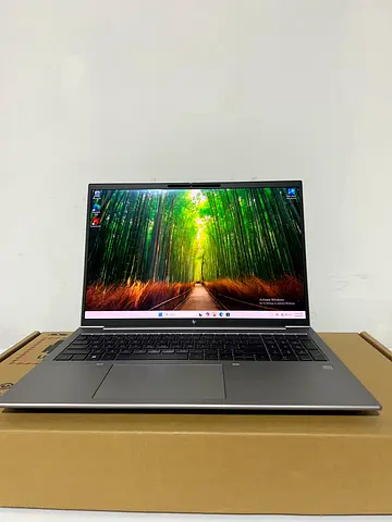 Zbook FireflyG11 / Ultra7 155H