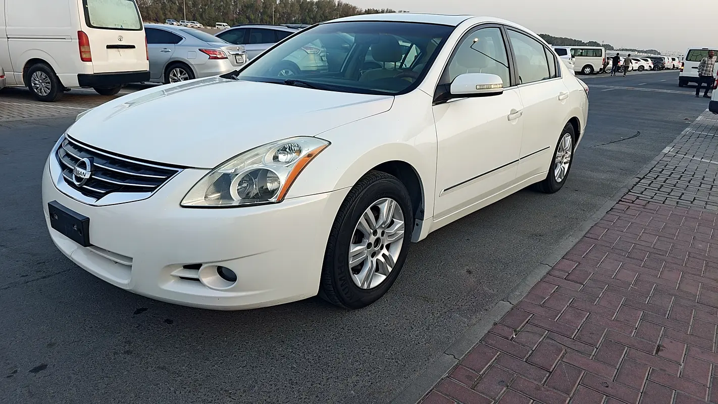 Nissan Altima 2012 — photo 1 of 20