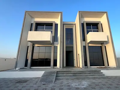 Luxury 5BR Villa | Private Garden | Al Aweer 1