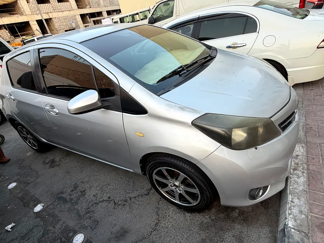 Toyota Yaris 2014 — photo 1 of 6