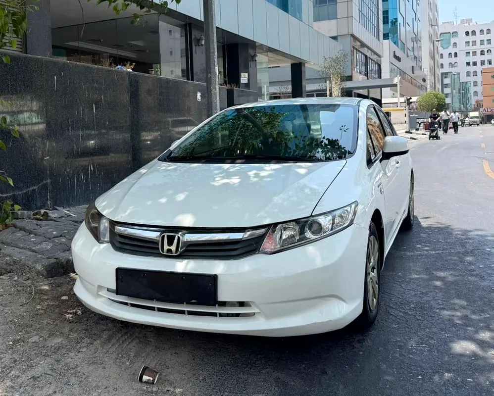Honda Civic 2012 — photo 1 of 18