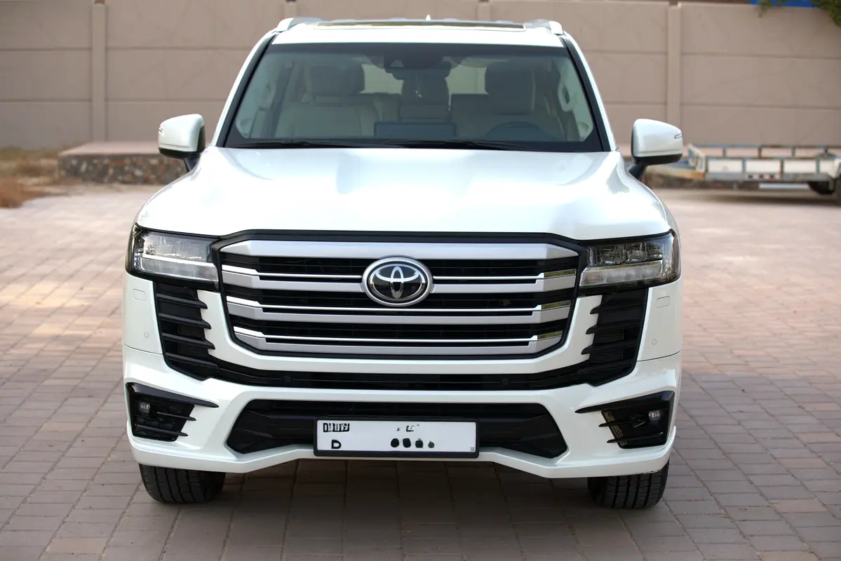 Toyota Land Cruiser 2024 — photo 1 of 10