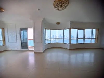 شقه 4غرفه وصاله للايجار السنوي بمنطقه المجاز3 الشارقه 4غرفه مع غرفه خادمه جسم ومسبح مع حزائن مدمجه في الحائط اطلاله بحريه