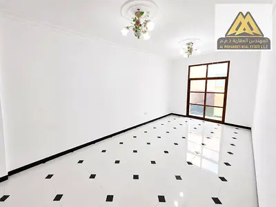 استوديو بتكييف مركزي ومطبخ منفصل وبلكونة للإيجار السنوي بالروضة 3