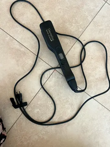 Demeliss Satin Hair Pro Hair Straightener — Good Working Condition