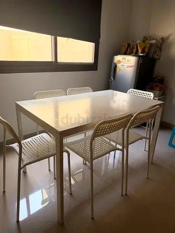 White metal dining table with 6 matching chairs - good condition