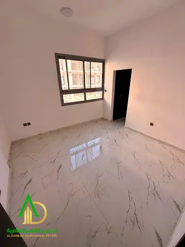 First occupant + one month free + close to all amenities and exit routes + clean building, family-oriented + open view.