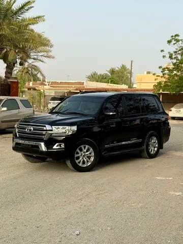 Pristine Toyota Land Cruiser GXR 2017 | GCC Specs | V8 Engine