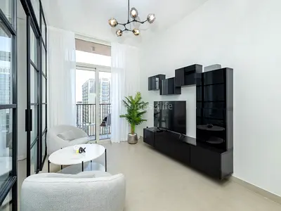 Low Floor | Prime Location I Vacant