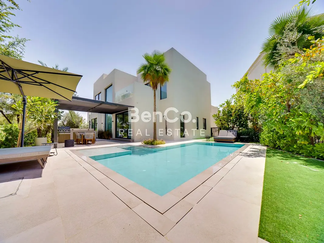 Fully Furnished I Turnkey 5-Bedroom | Lake Views