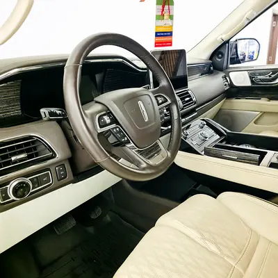 صورة 11 لـ 2019 Lincoln NAVIGATOR