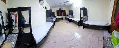FULLY FURNISHED LADIES BEDSPACE Available in KARAMA Near Metro and BUS Stand READY TO MOVE  AED 850