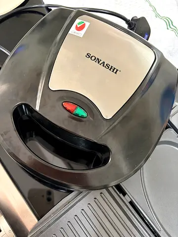 Sonashi 7-in-1 Multi Snack Maker with Detachable Plates - Good Working Condition