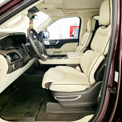 صورة 10 لـ 2019 Lincoln NAVIGATOR