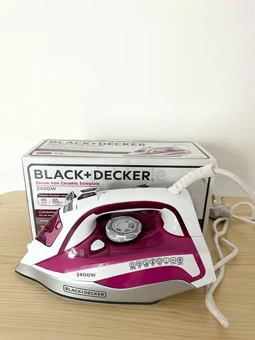 Black+Decker 2400W Steam Iron with Ceramic Soleplate - Like new