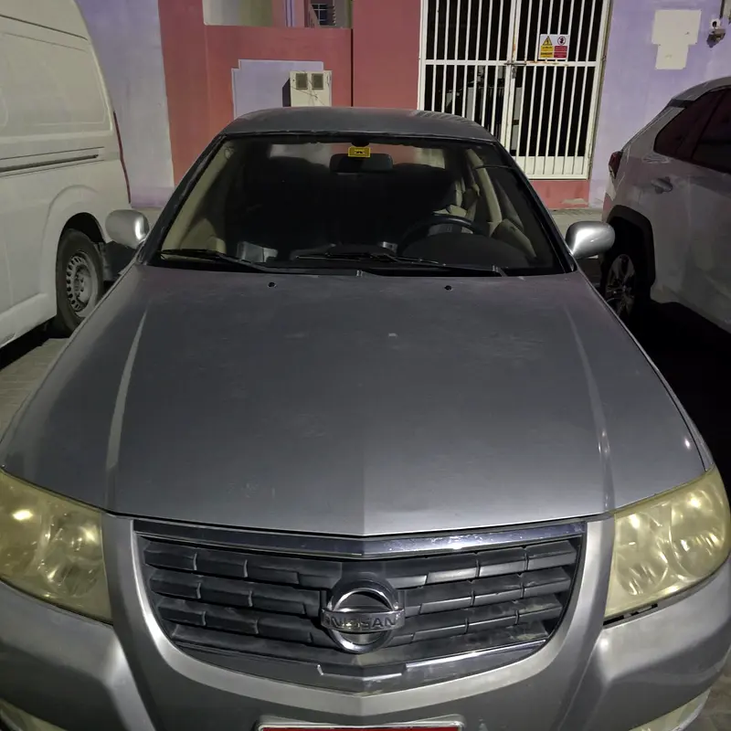 Nissan Sunny 2009 — photo 1 of 3
