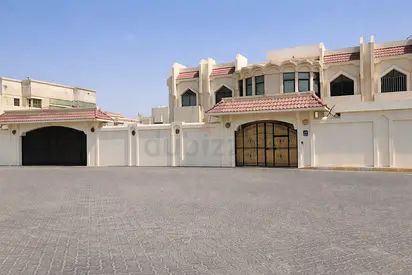 LARGE VILLA FOR Residential SALE – HADBAT AL ZA FARANAH-Abu Dhabi