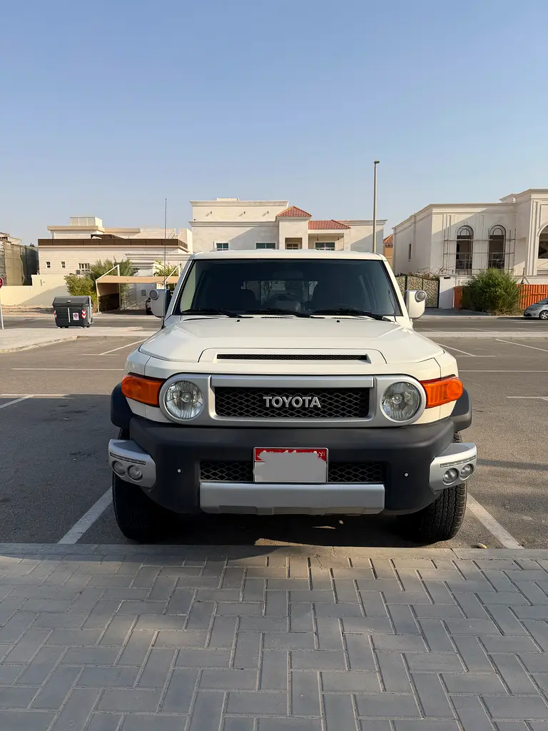 Toyota FJ Cruiser 2016 — photo 1 of 12