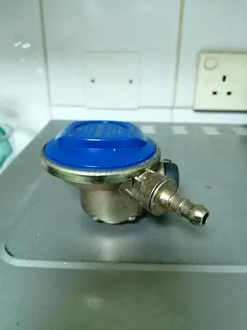 Used LPG Gas Regulator for Cylinder - Small Brass Regulator