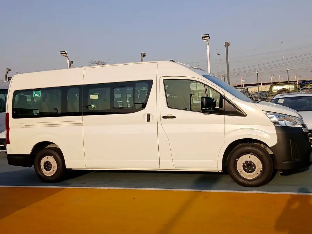 Toyota Hiace 2025 — photo 1 of 20