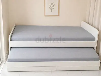 White wooden trundle single bed with two mattresses - good condition