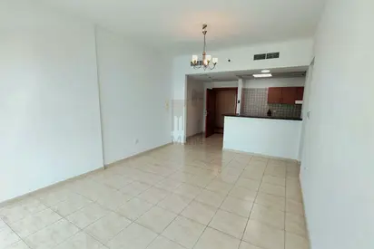 Spacious 2 BHK | On High Floor | Well Maintained
