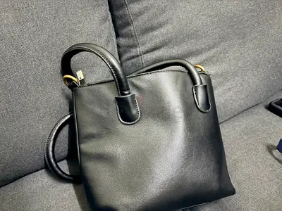 Black leather handbag - good condition
