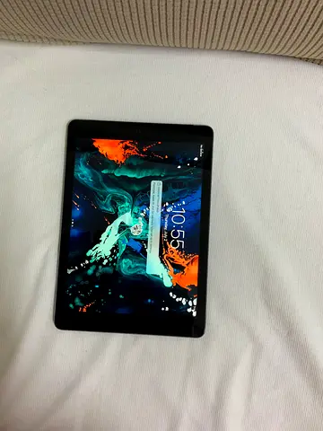 Apple iPad Air – 32GB Wi-Fi + Cellular – Excellent Working Condition- Urgent Sale - Only 250AED