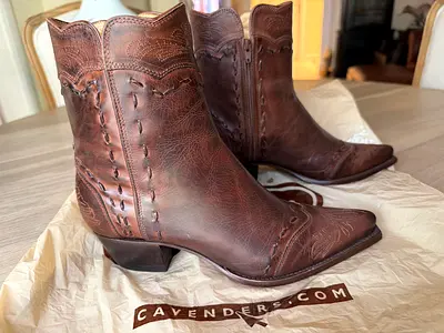 Brown leather cowboy ankle boots, gently used - size 39,5