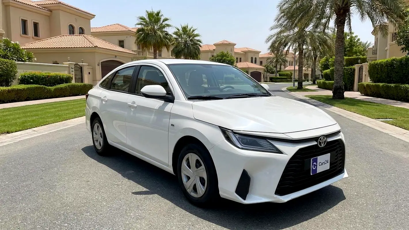 Toyota Yaris 2024 — photo 1 of 12